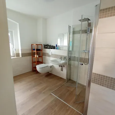 Kleine 1-raum-ferienwohnung Mit Hohem Komfort דירה